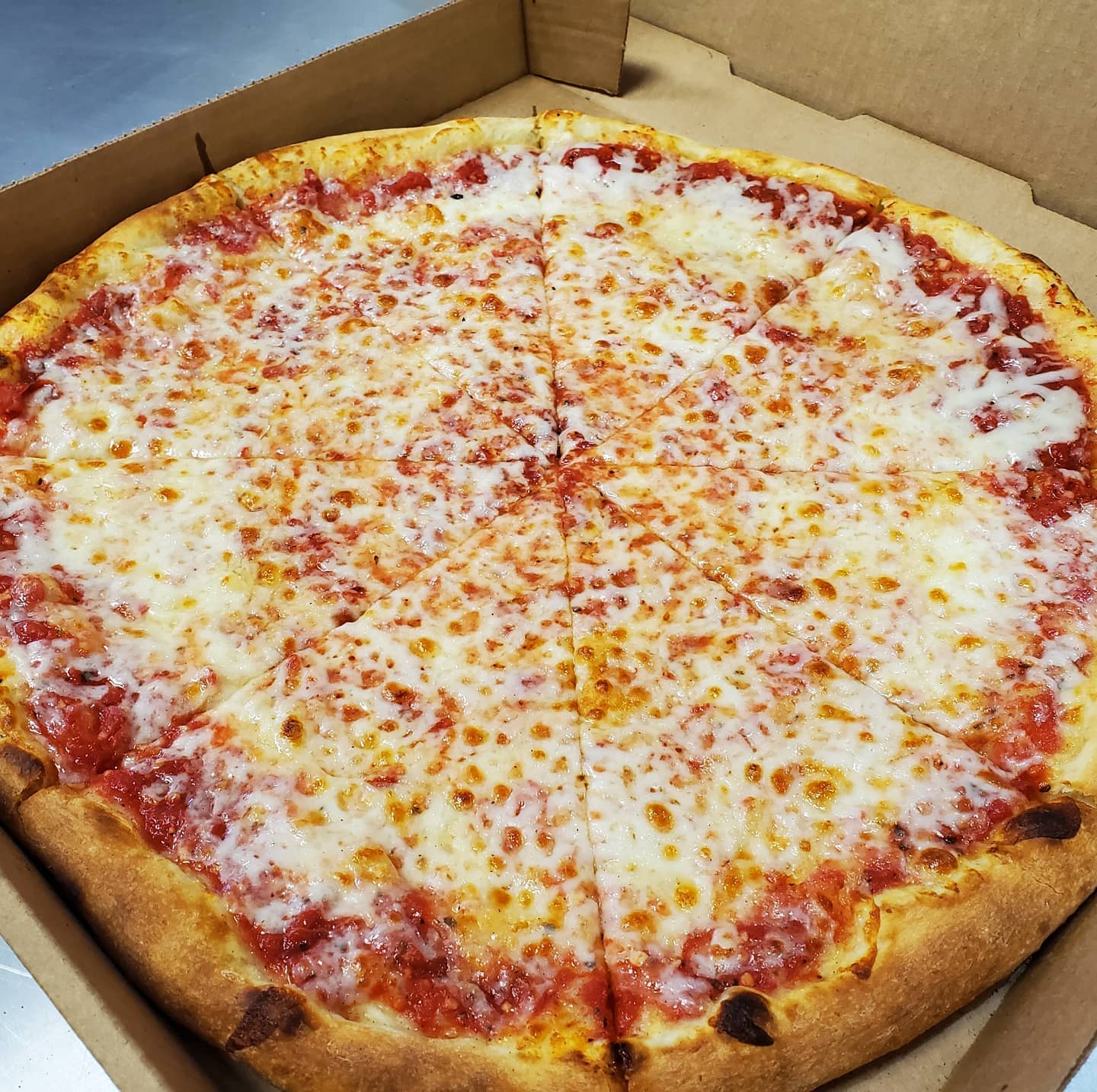 D'Allesandro's cheese pizza